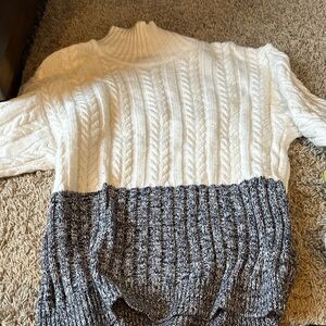 Splendid White and Gray Cable Knit Turtleneck Sweater xs